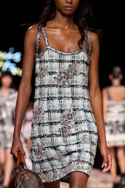 Look 50
